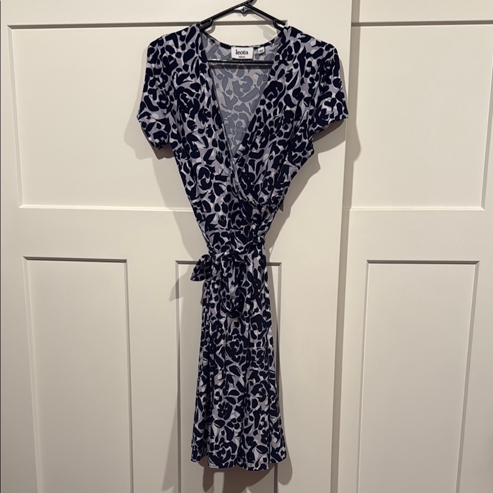 Leota Blue and White Puff Sleeve Sheath Dress